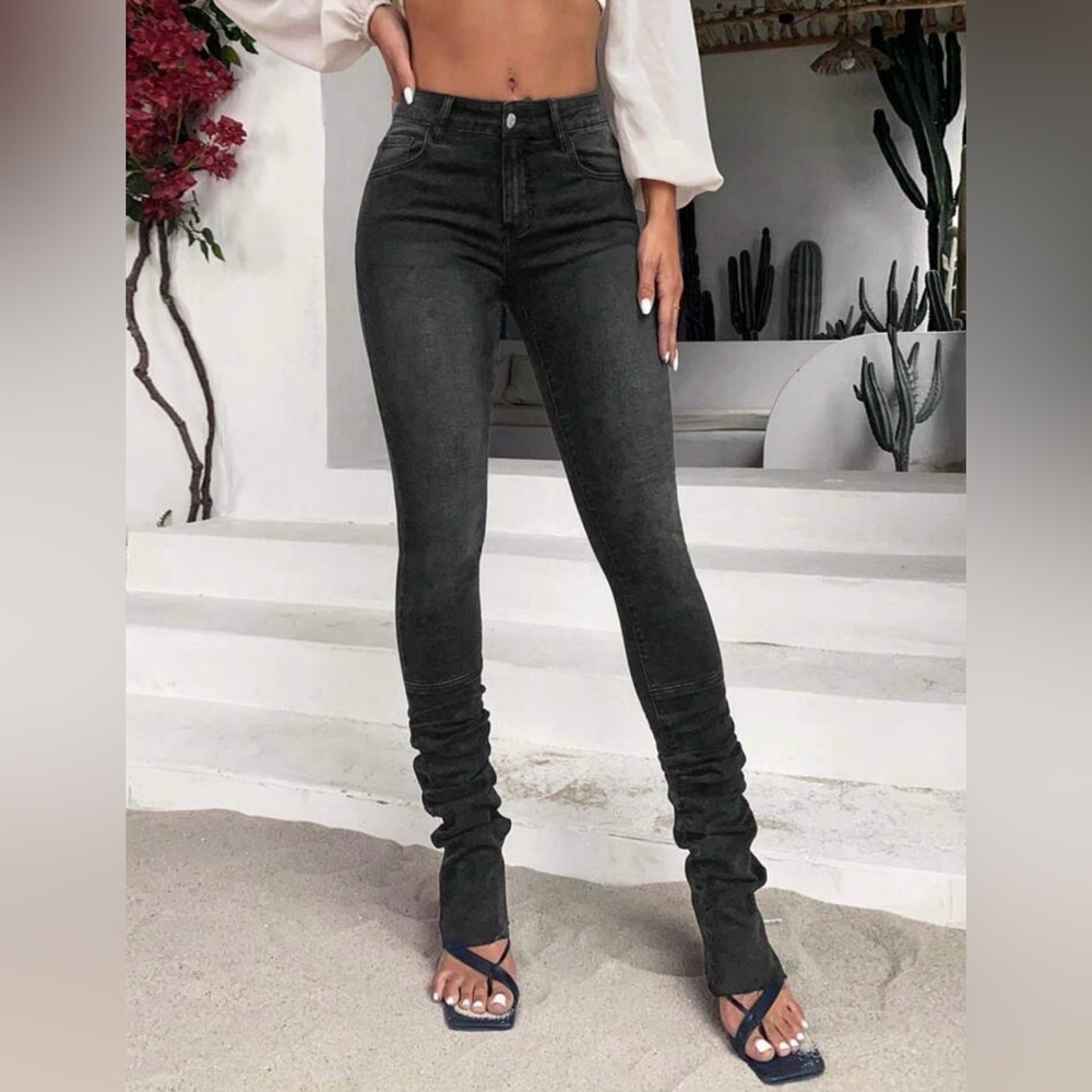 Size Medium (6), long pants, black/gray.